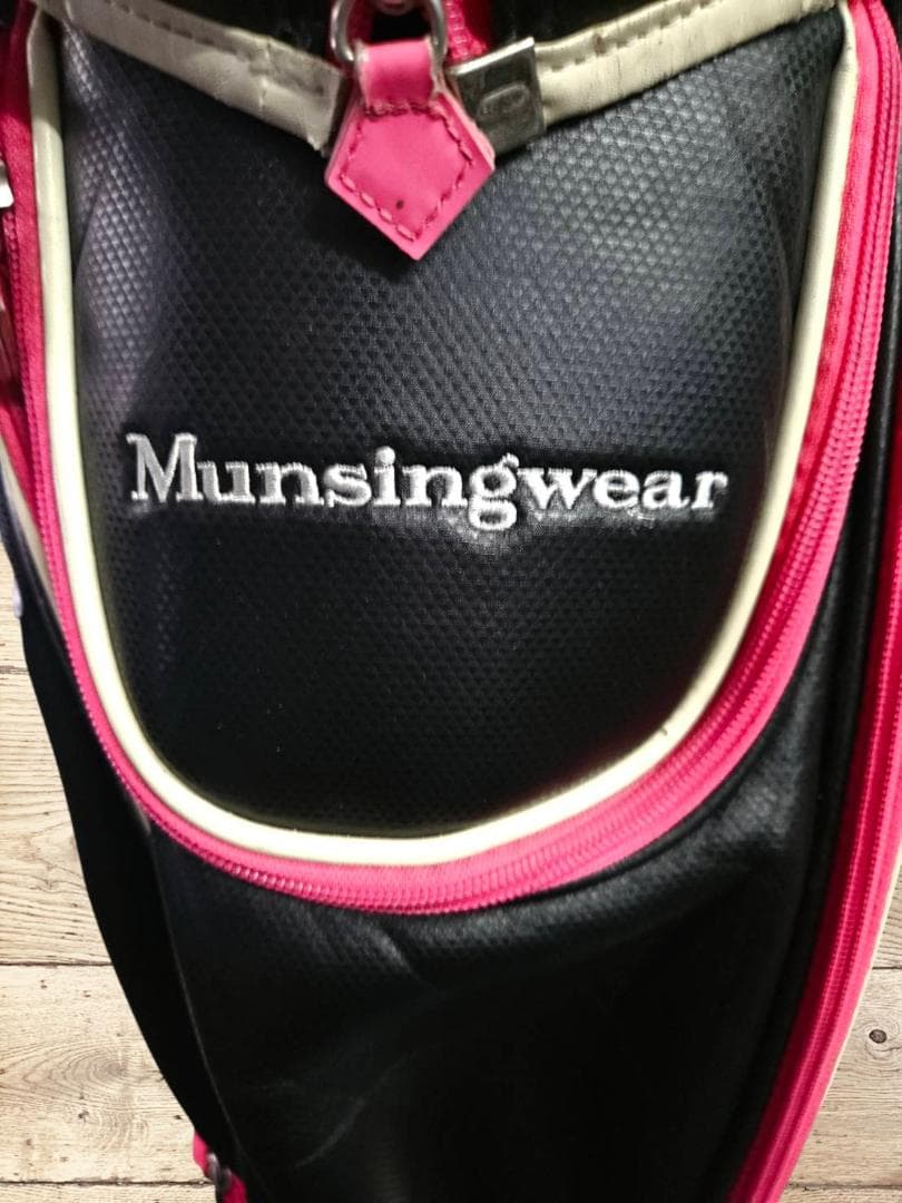 送料無料/美品Munsingwear ゴルフバッグ ブラック/ピンク