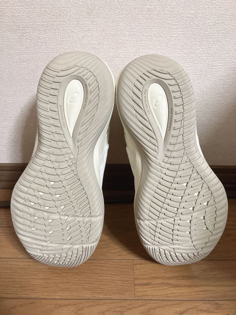 【美品】バスケットボールシューズ(ノヴァサージ3)25.5cm