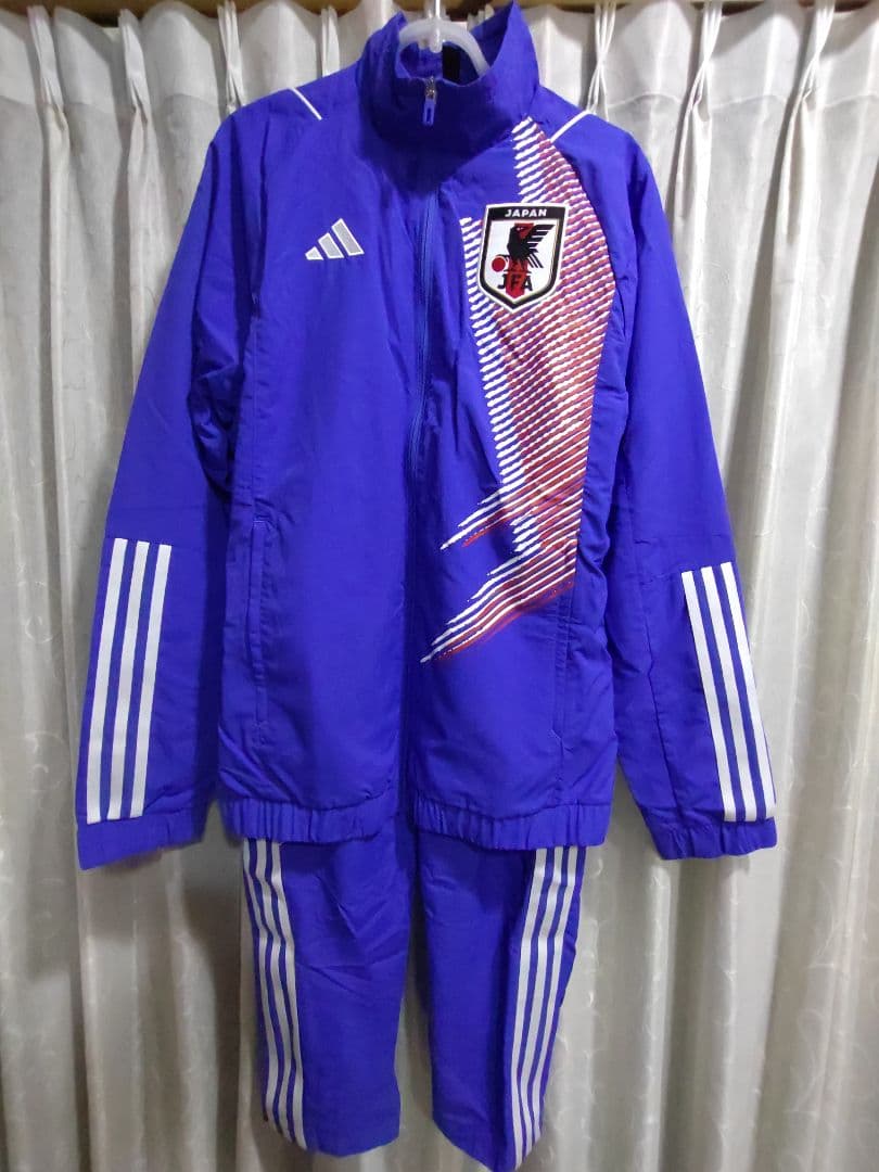 【74】新品タグ付き！日本代表 ピステ ウィンドブレーカー