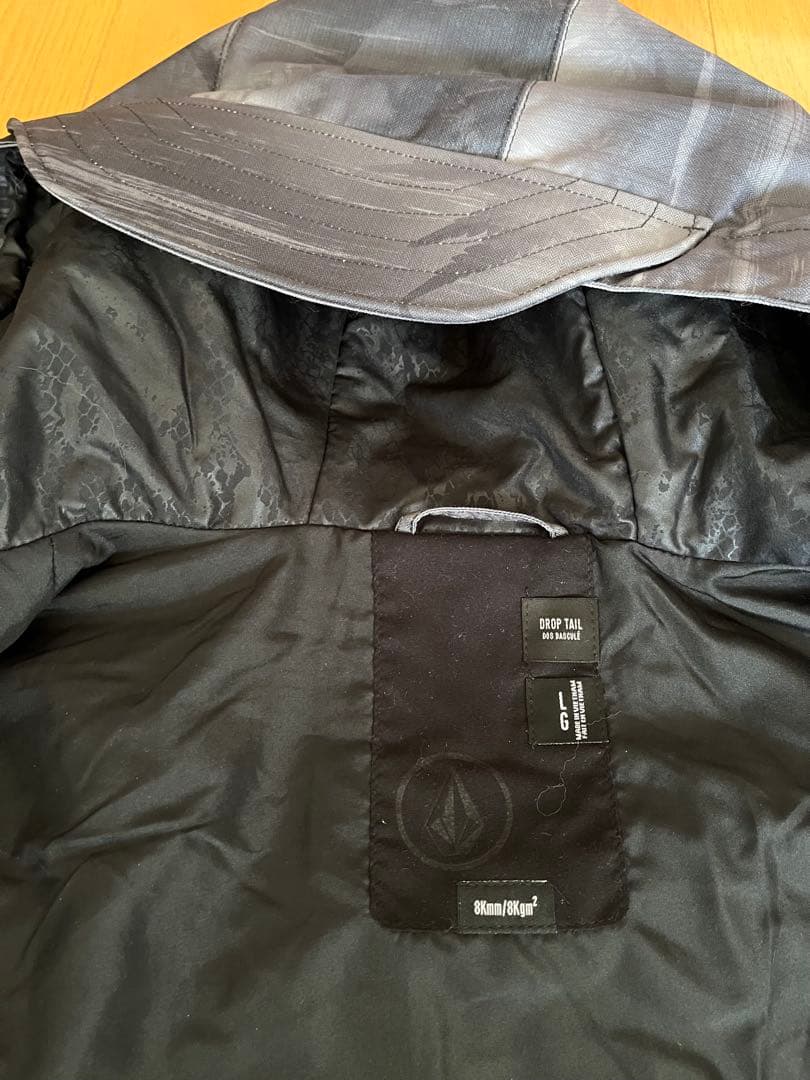 ☆新品☆ VOLCOM スノーボードジャケット グレー系