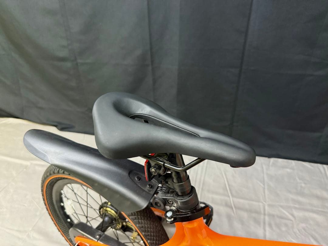 スタイリッシュ キッズバイク 16インチ マグネシウムフレーム 軽量 子供自転車