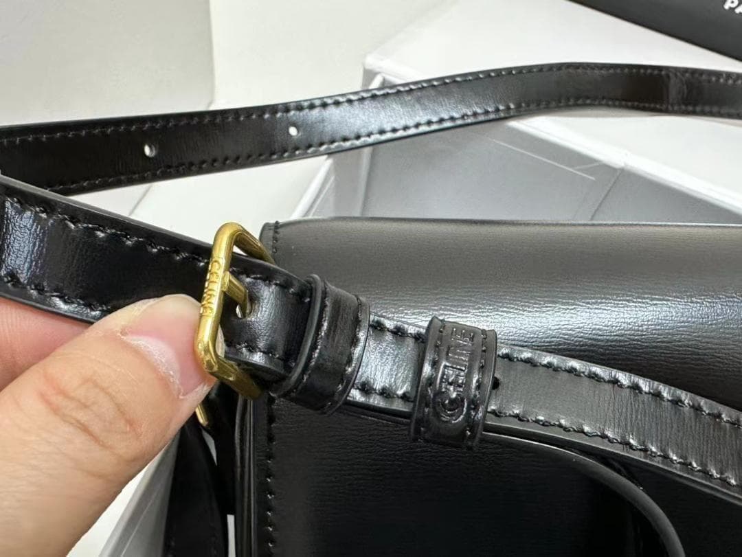 ◆断捨離 即日発送します 美品 ブラック レザー ショルダーバッグ