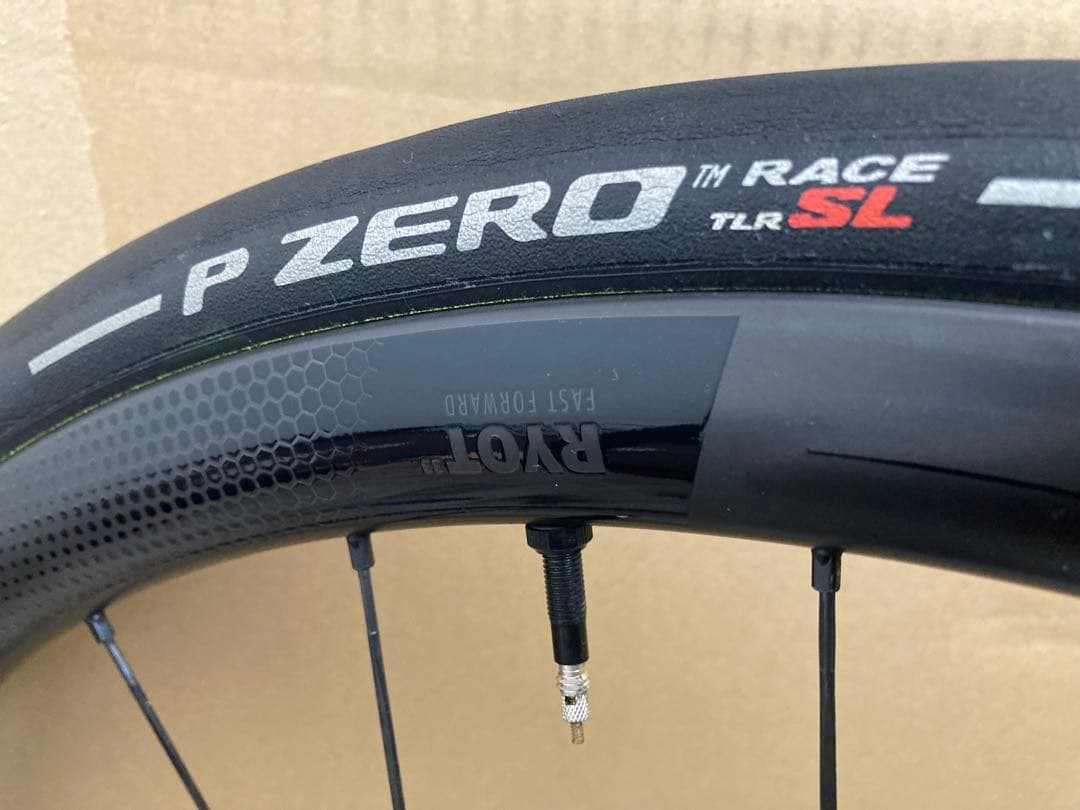 FFWD RYOT33 DT240Sハブ ディスクカーボンホイールセット