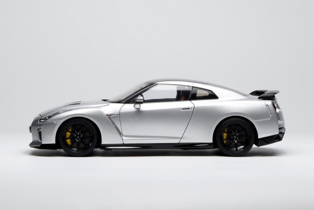 モーターヘリックス GT-R R35 トラックエディション　シルバー　1/18
