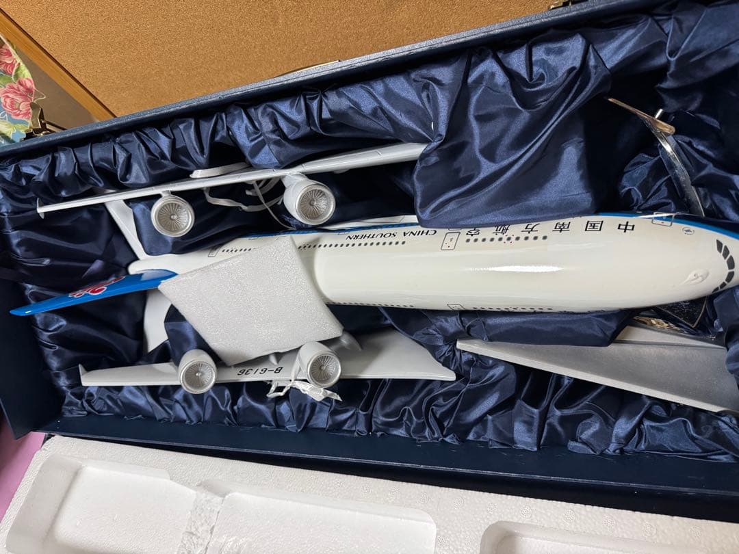希少品　中国南方航空 エアバスA380-800 非売品　1/100スケール　特大