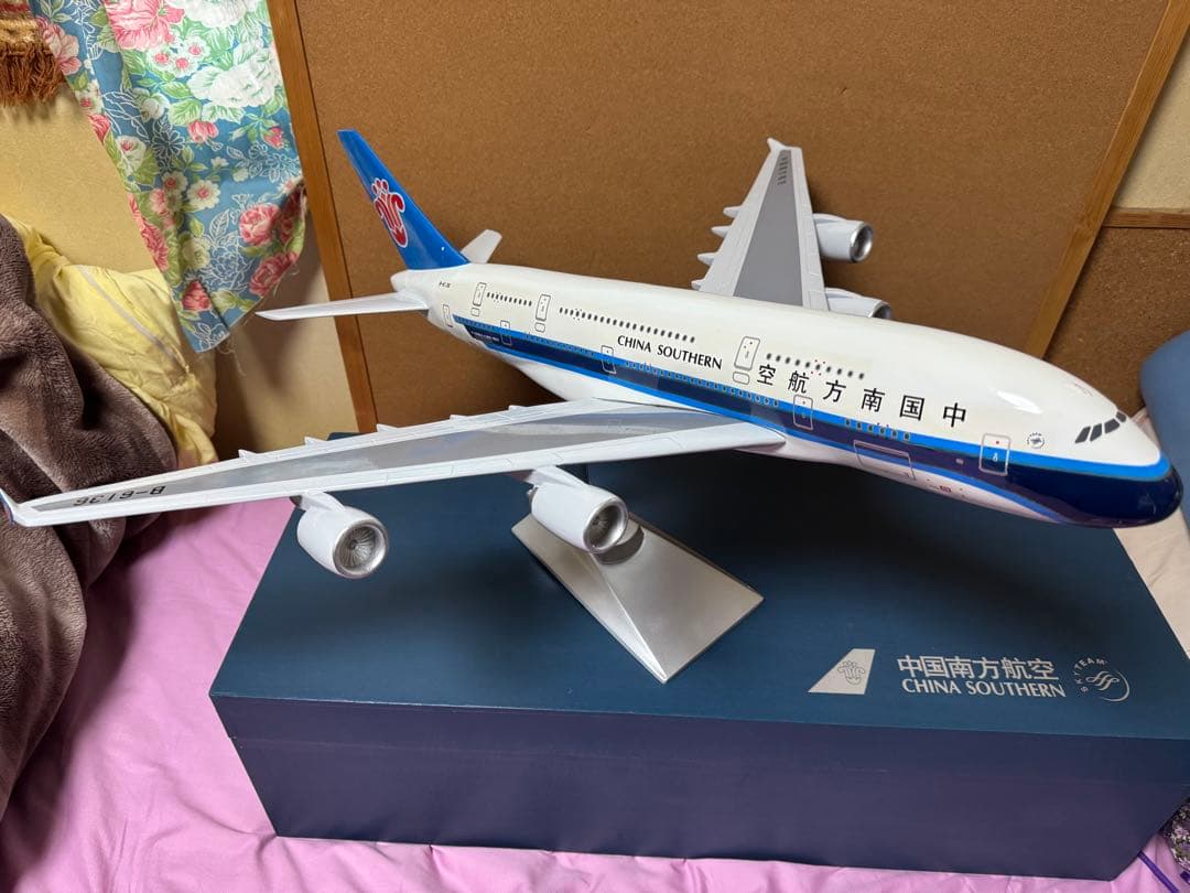 希少品　中国南方航空 エアバスA380-800 非売品　1/100スケール　特大