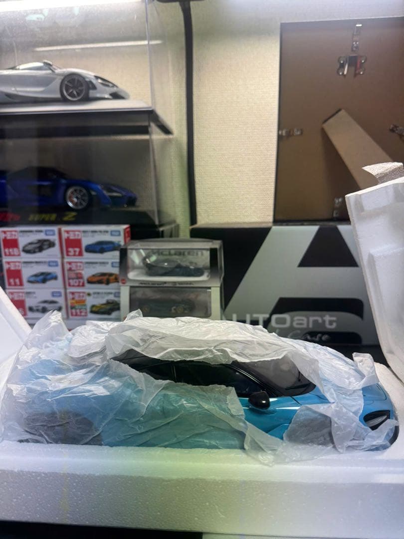 マクラーレン 765LT 1/18 スケールモデルミニカー