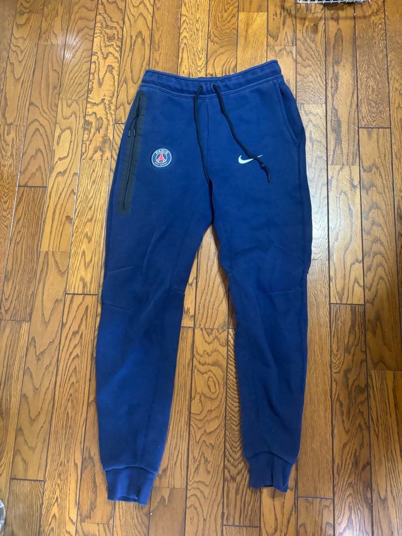 NIKE テックフリース　Paris Saint Germain edition