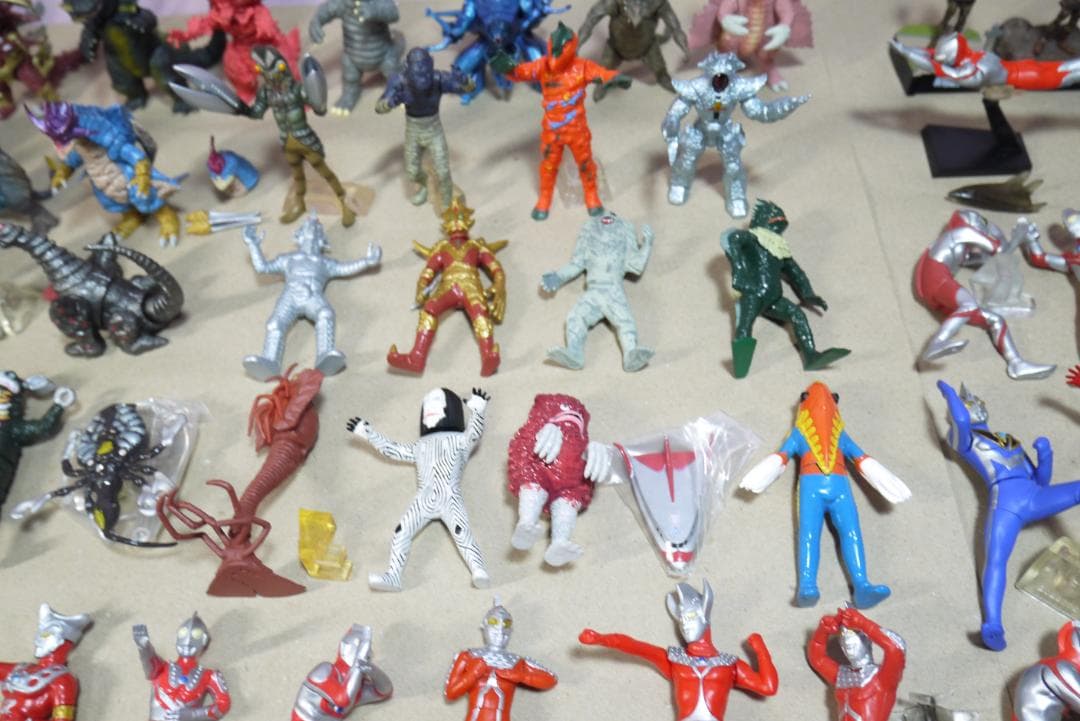 HG ウルトラ怪獣名鑑　ウルトラマン　ウルトラ怪獣　97体
