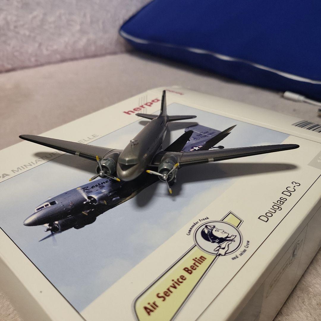 ダグラスDC-3飛行機模型