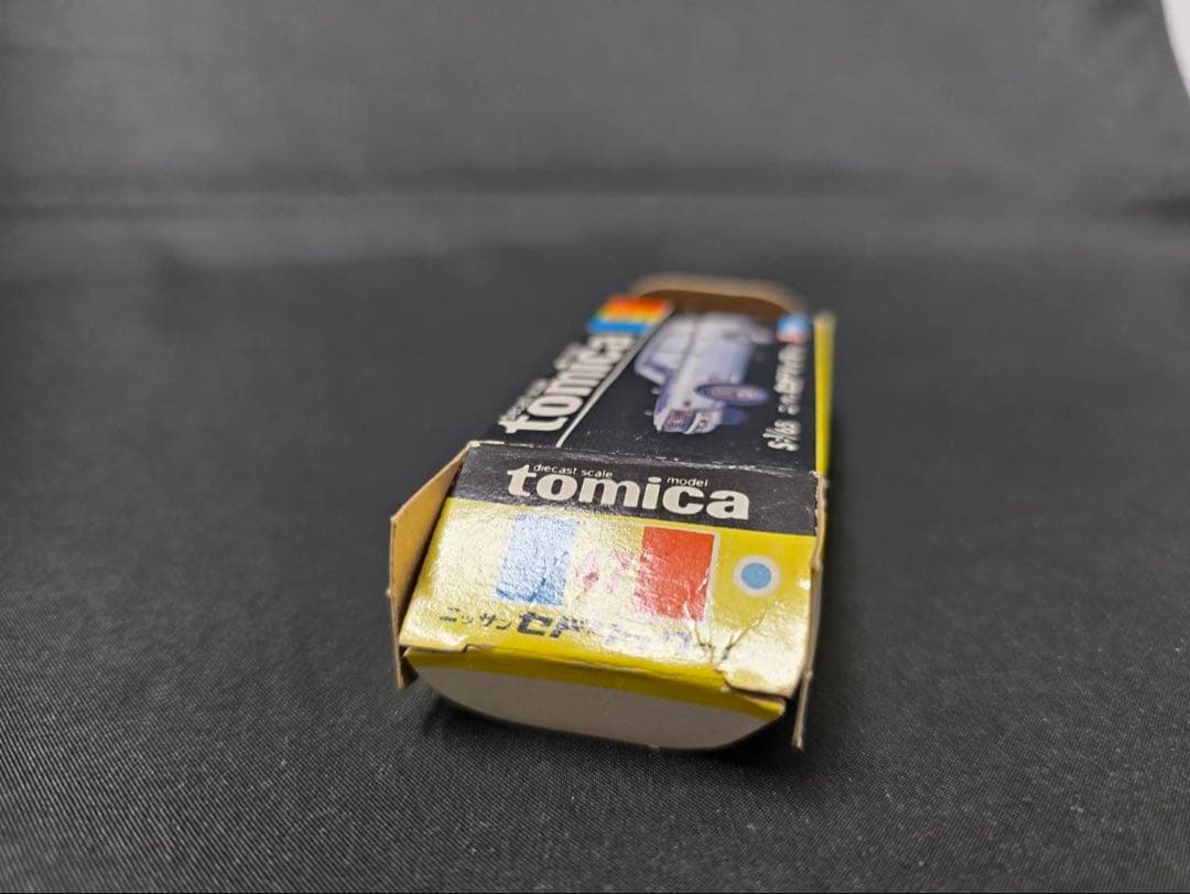 トミカ黒箱47ニッサンセドリックワゴン(日本製) 指定箱。