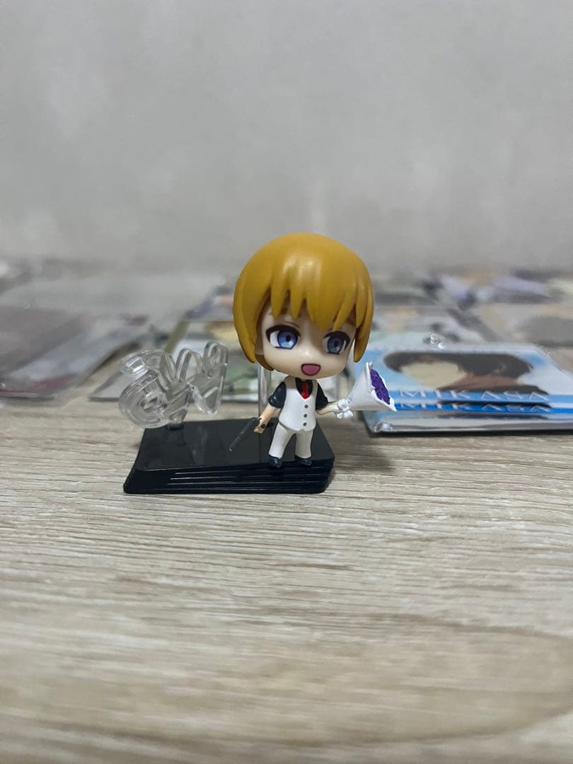進撃の巨人　バラ売り可　エレン　リヴァイ　アクスタ　キーホルダー　ポスカ