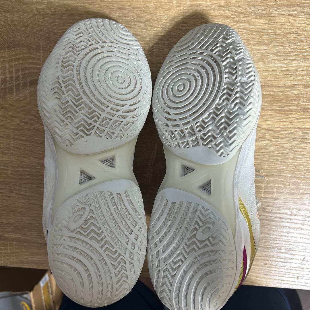 ASICS バスケットボールシューズ 女性用 ホワイト/ピンク/ゴールド