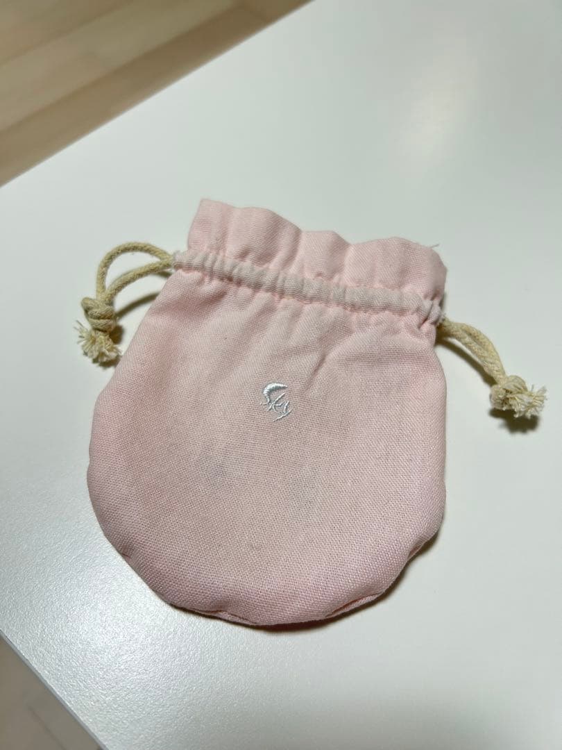 Sky 星を紡ぐ子どもたち 兎ぬいぐるみバッジ