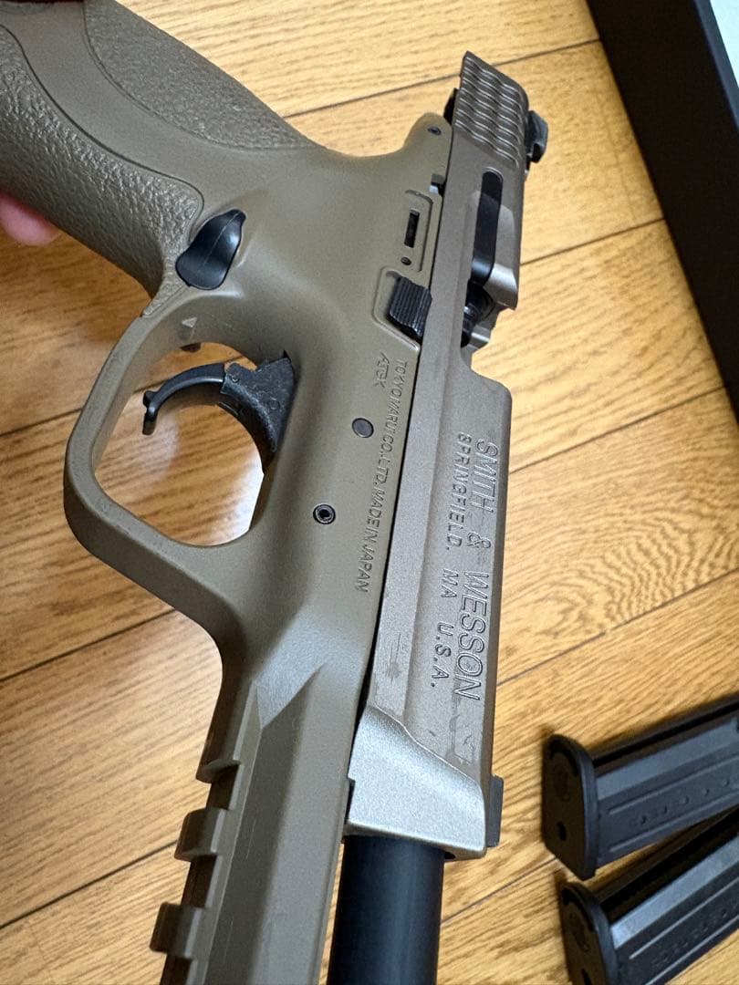 【東京マルイ】M&P9 ガスブローバック サファリランド製ホルスター付
