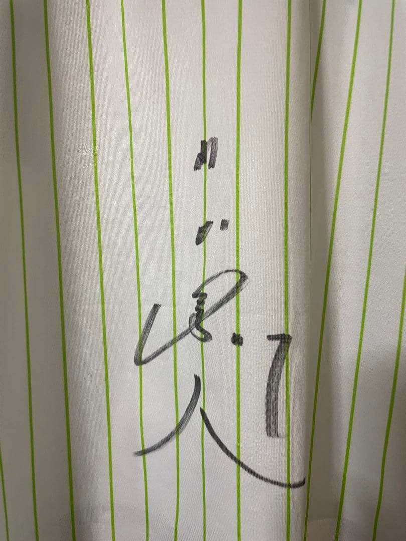 東京ヤクルトスワローズ　山田哲人選手　サイン入りユニフォーム