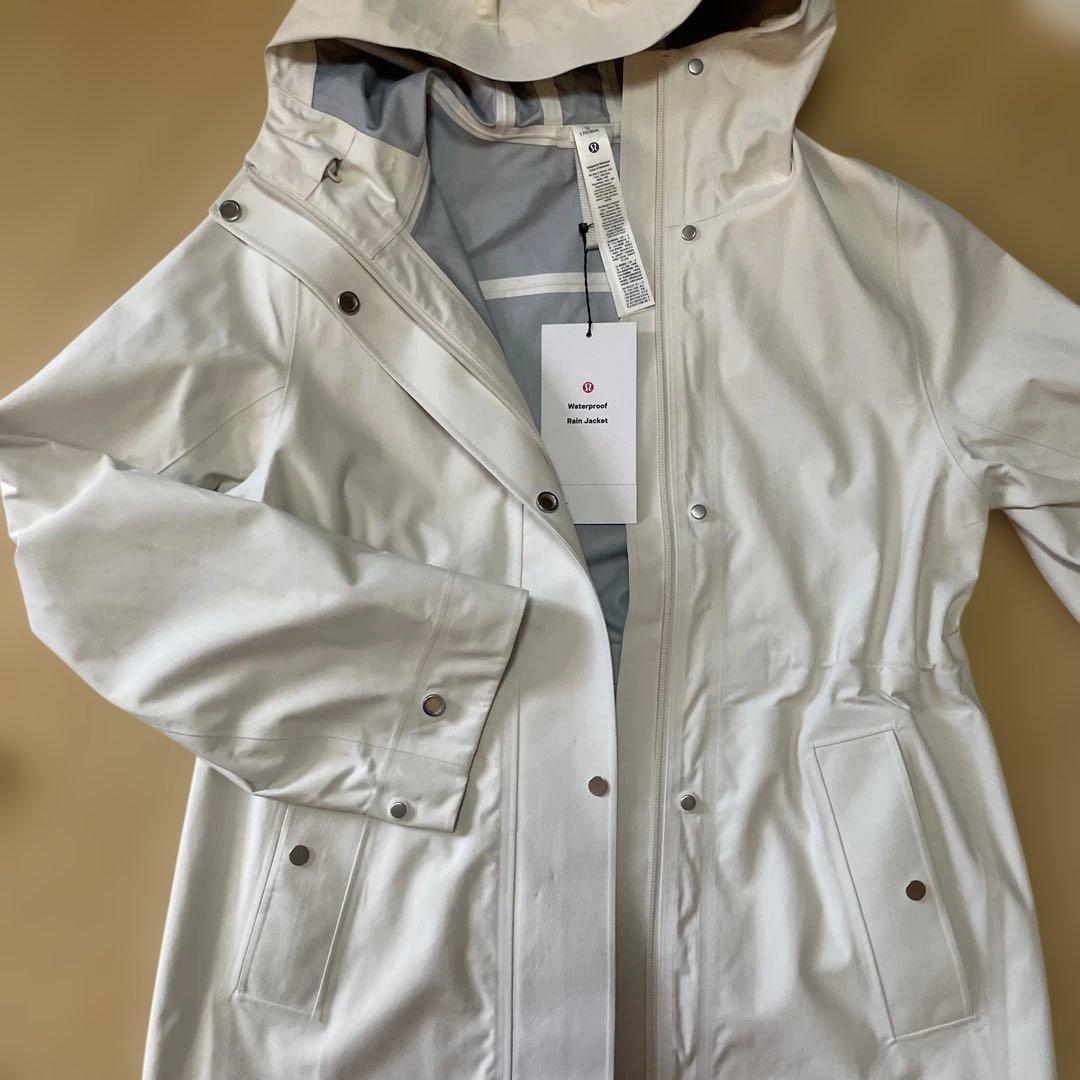 Lululemon 防水レインジャケットパ➖カーライトアイボリー色XS 未使用