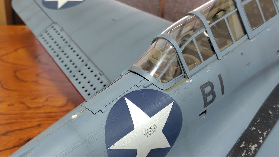 1/18 U.S. NAVY SBD-3 ドーントレス完成品 (訳あり)