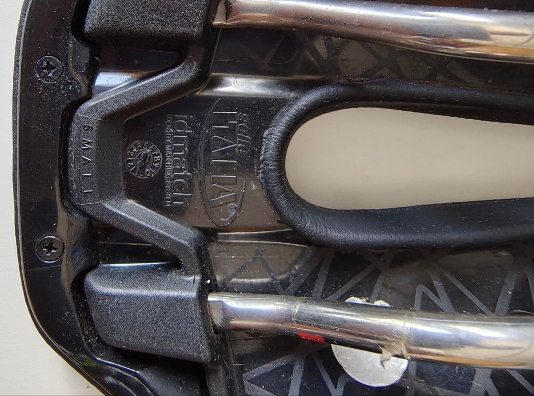 サドル　selle italia novus・スーパーフロー・エンデュランス