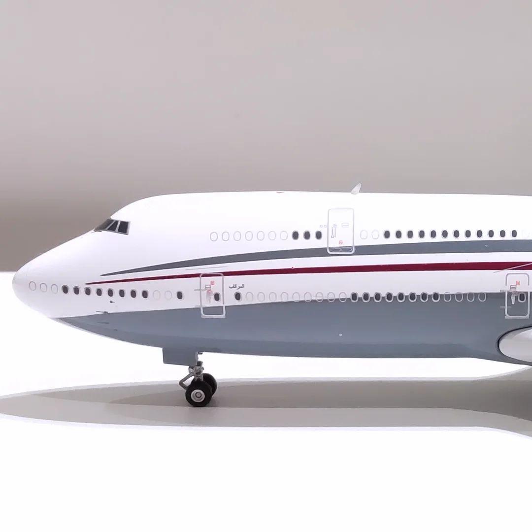 航空機・ヘリコプター QATAR AMIRI FLIGHT B747-8KB 1/400