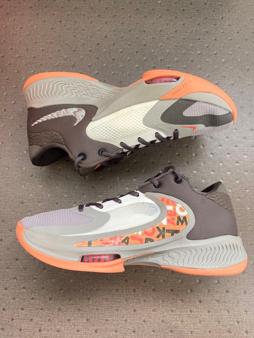 NIKE ZOOM FREAK 4 ヤニス・アデトクンボ 25.5cm バッシュ