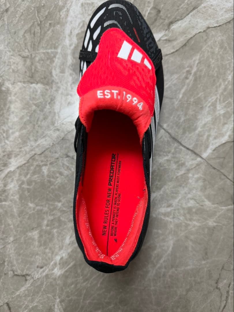 adidas Predator サッカーシューズ・スパイク ブラック/レッド