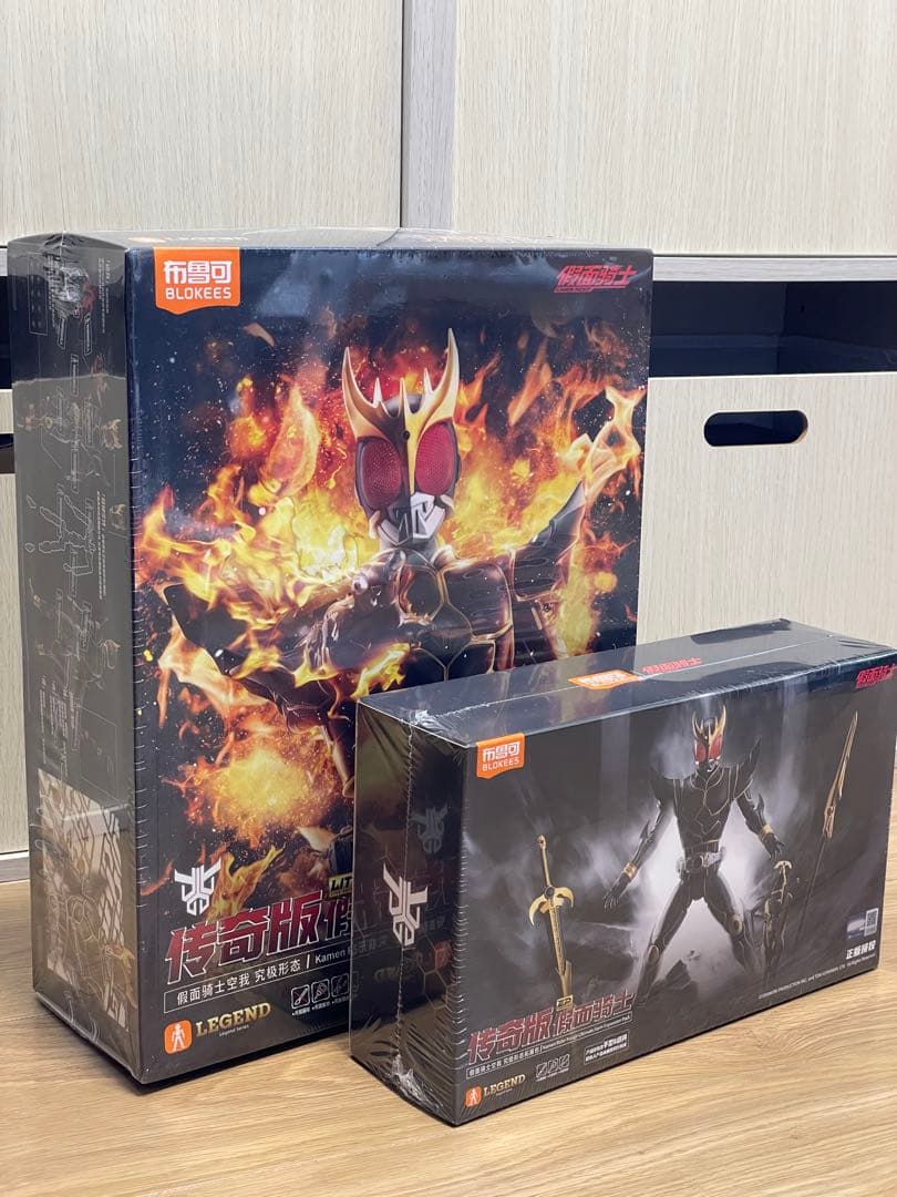 blockees 仮面ライダークウガ　アルティメットフォーム　本体　武器セット