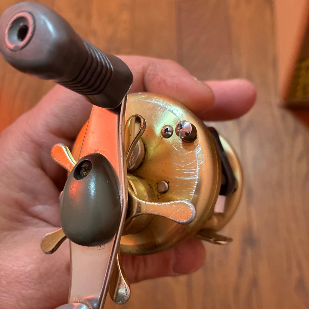 SHIMANO CALCUTTA ゴールド ベイトリール