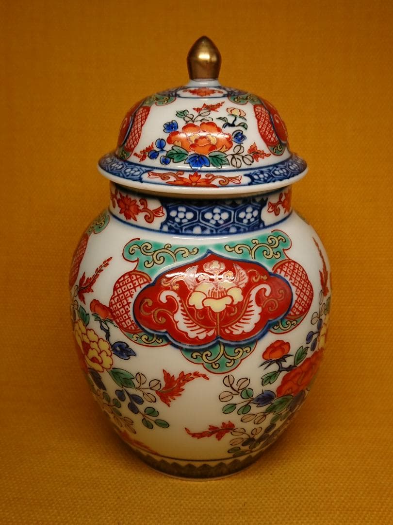 【美品】古伊万里　飾壺　金彩　染錦　置物　インテリア　工芸品　美術品　A1144