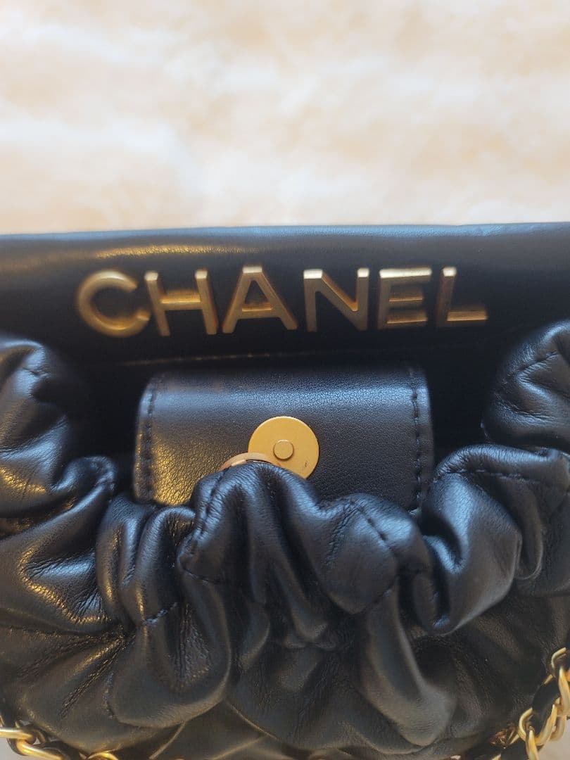 ノベルティ CHANEL ブラック レザーショルダーバッグ キルティング
