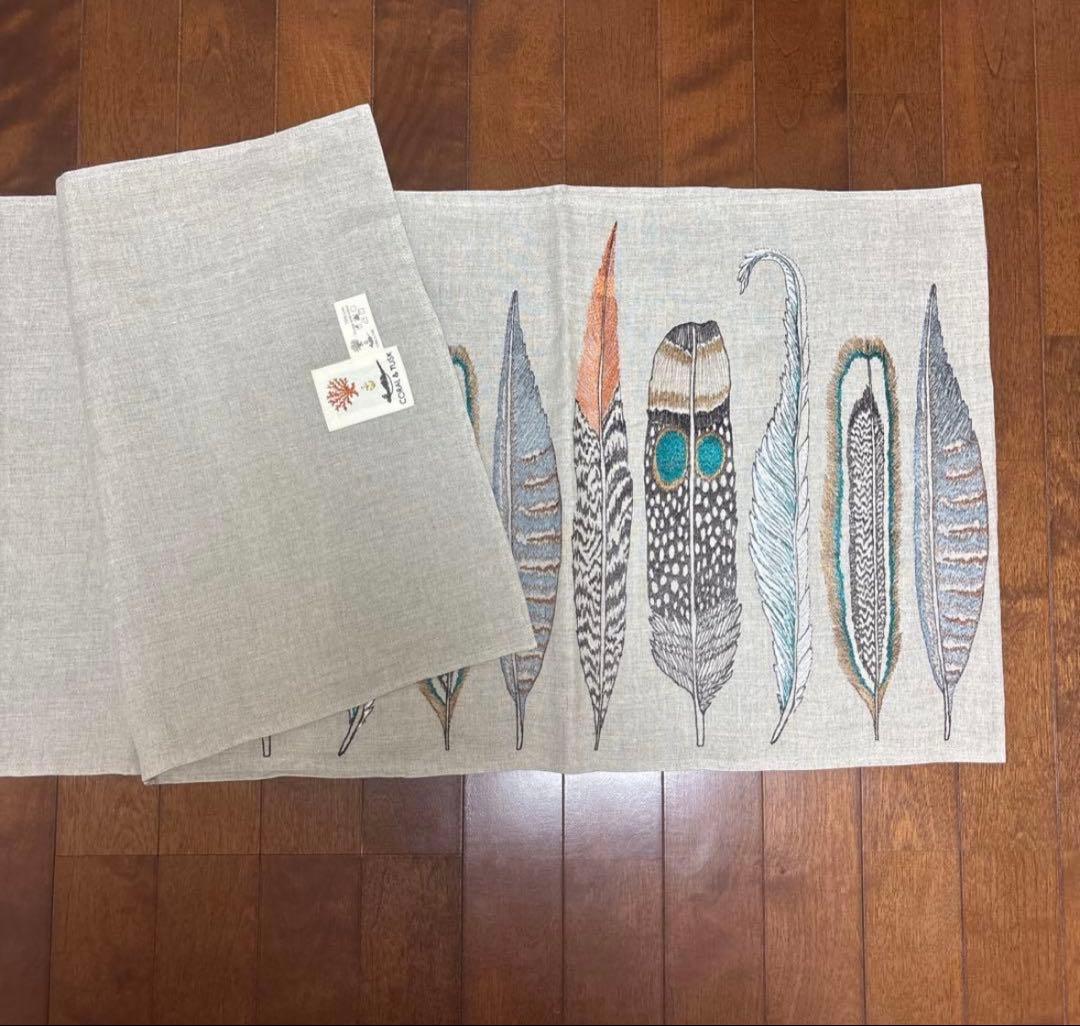 CORAL &TUSK Feathers 羽 テーブルランナー 保存袋付き