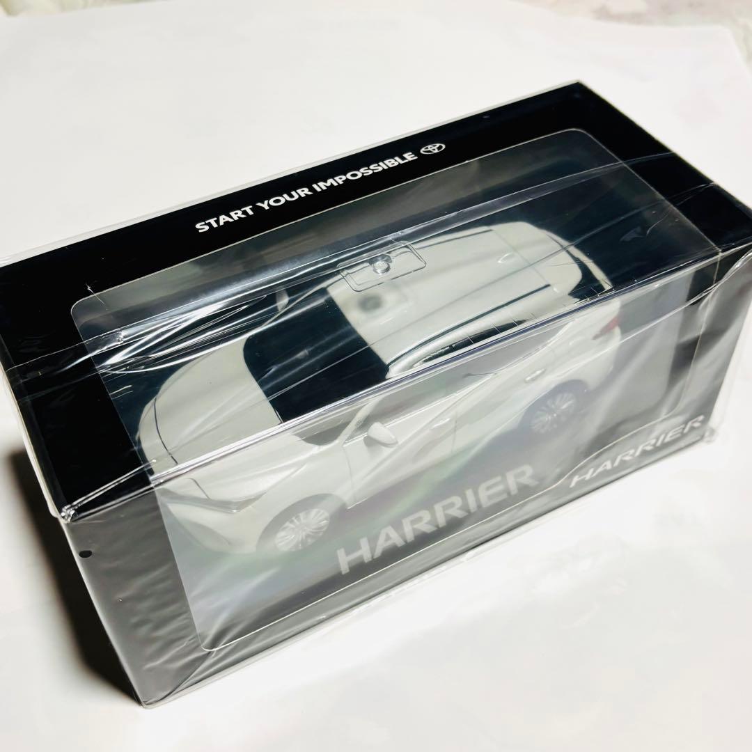 トヨタ ハリアー 1/30 ミニカー ホワイトパール 新品 未開封品