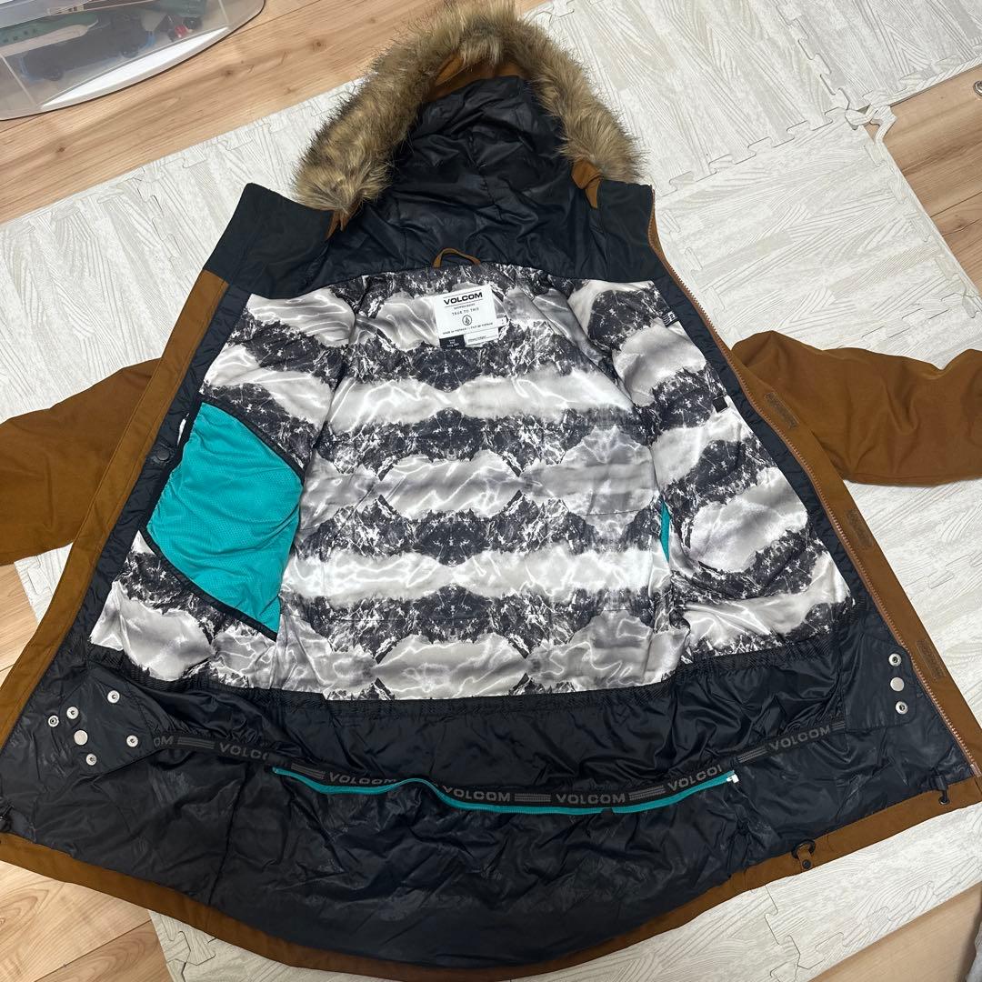 限定値SALE早い者勝ち⭐︎上下セット！！VOLCOM⭐︎スノーウェア　レディース