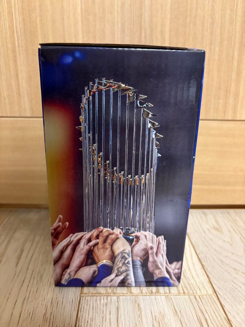ドジャース　ワールドシリーズ　優勝　トロフィー　大谷