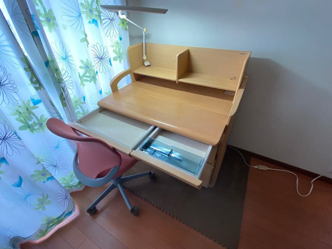 オカムラ学習机セット（学習机-ライト付、椅子、ラック）