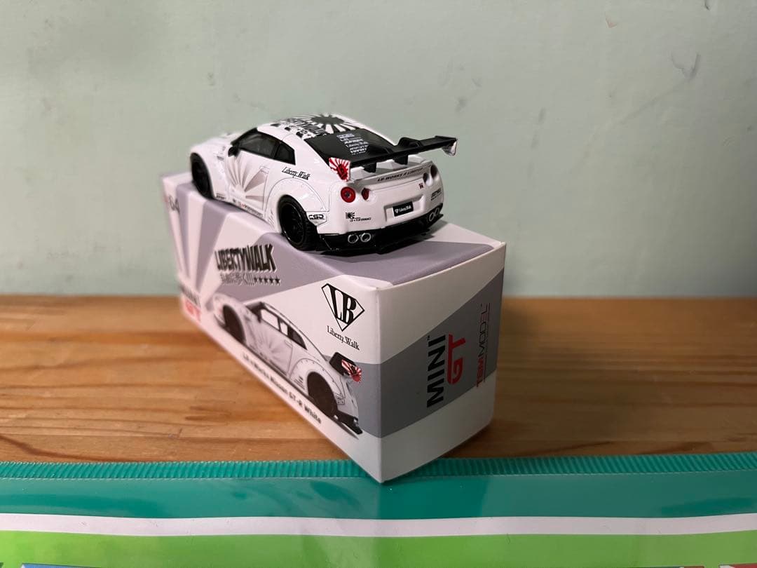 MINI GT リバティーウォーク　LBWK GT-R