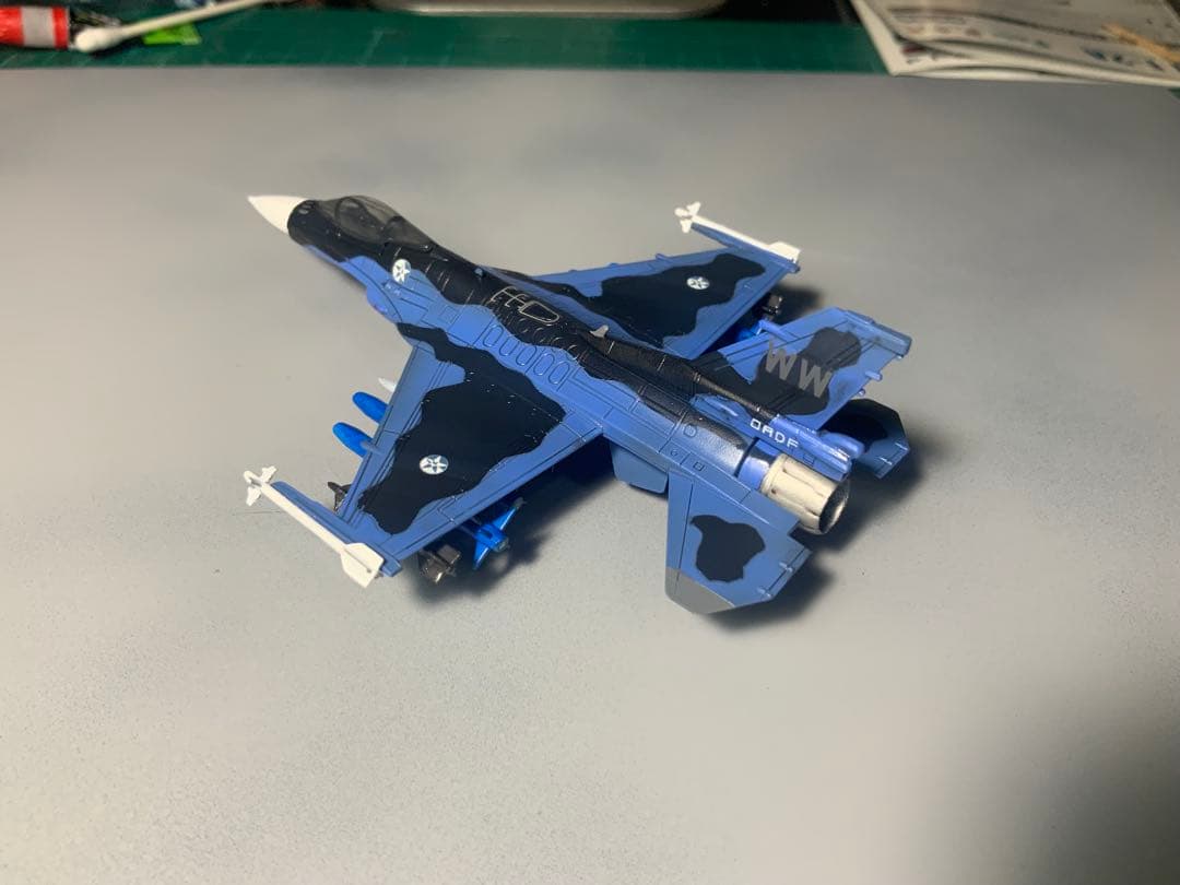 1/144スケール、プラッツF2A戦闘機オーシア空軍仕様