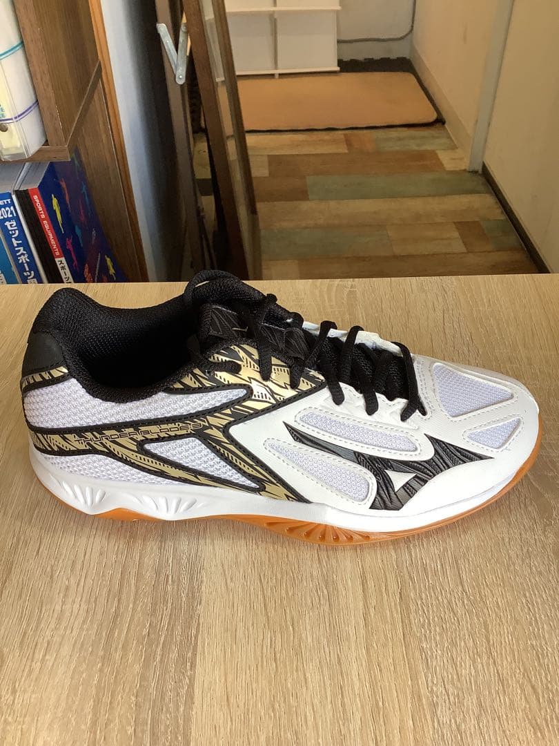 MIZUNO バレーボールシューズ サンダーブレード3 白黒ゴールド 25㎝