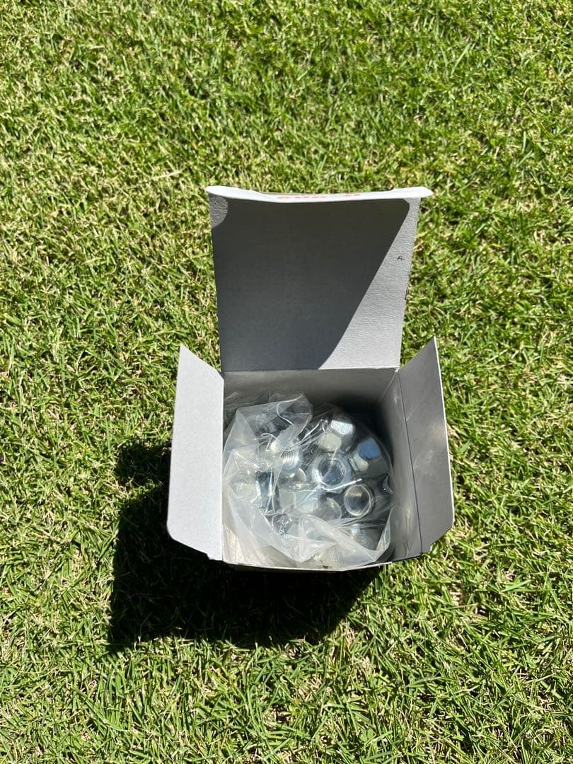 ダイハツ ムーブ キャンバス純正品未使用 ホイール ナットセット、ホイールカバー