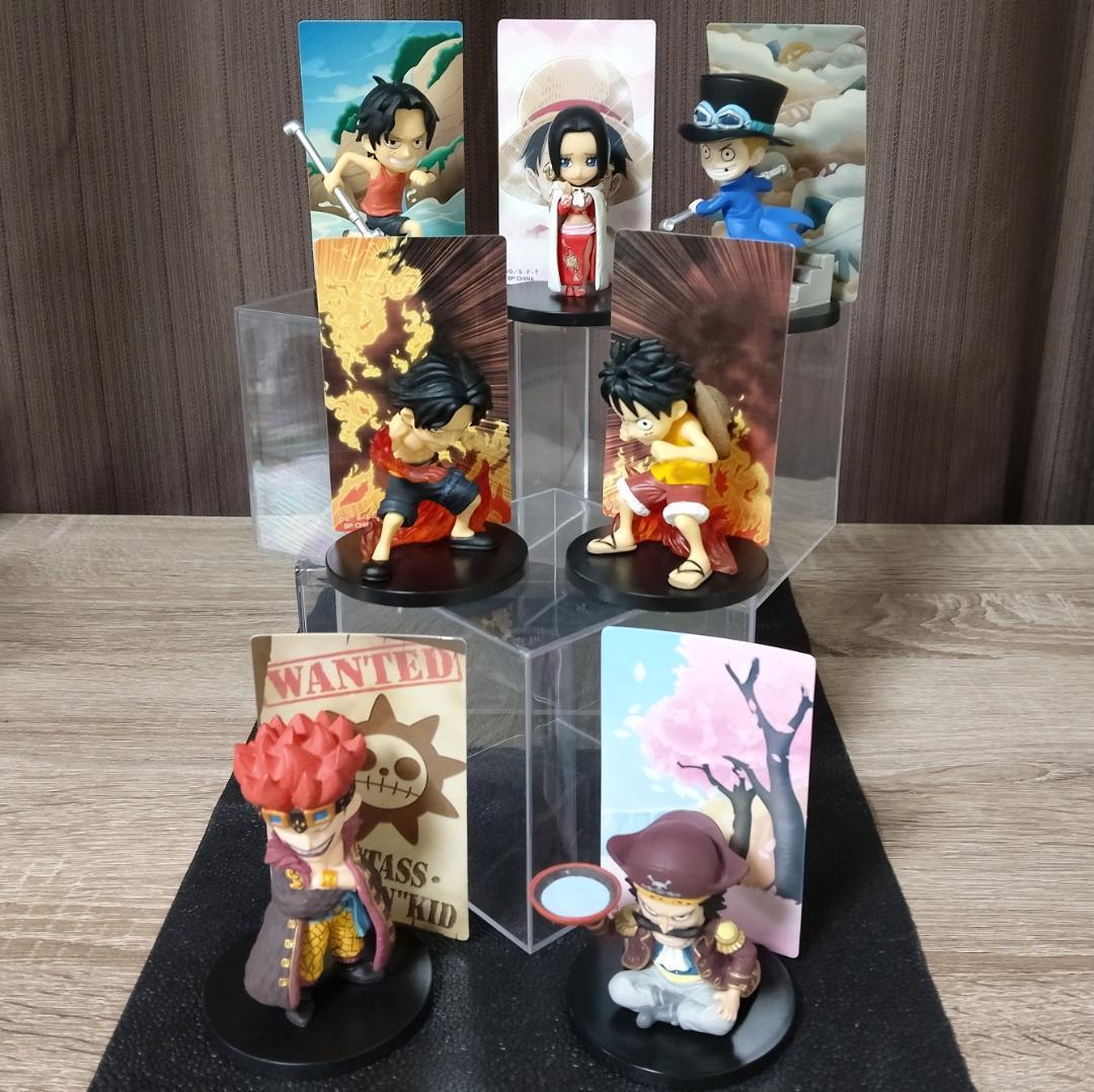 鬼滅の刃　ワンピース　大量グッズ　缶バッチ フィギュア アクスタ ラバスタ など