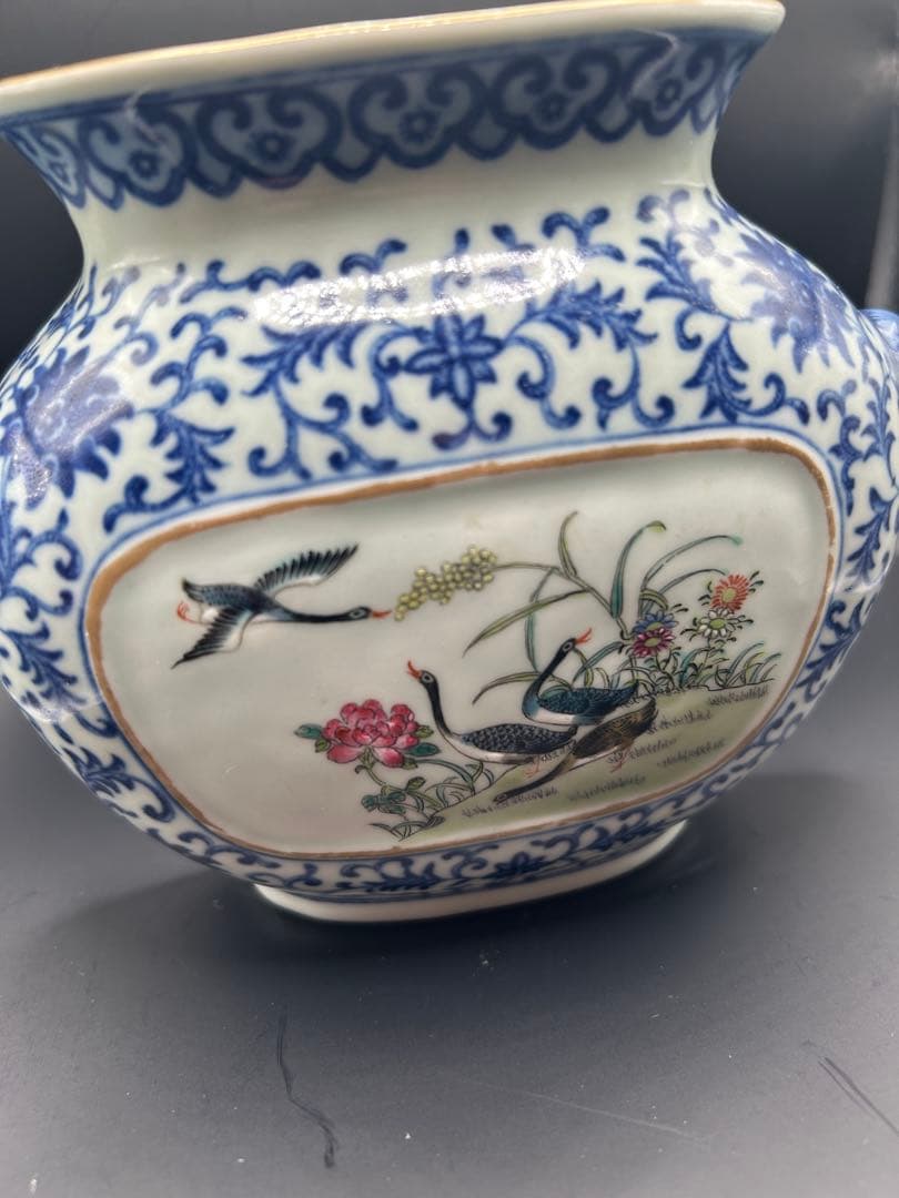 【蔵出し】中国古玩 道光年製 粉彩 牡丹花鳥紋 獣耳壁瓶 飾壺 重量394g