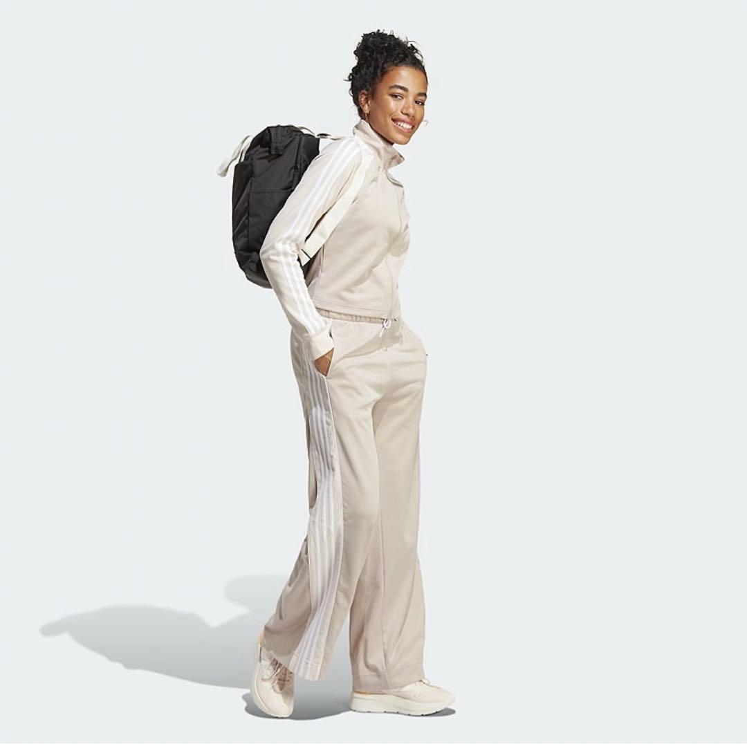 adidas トラックスーツ　EVE06 IC0391