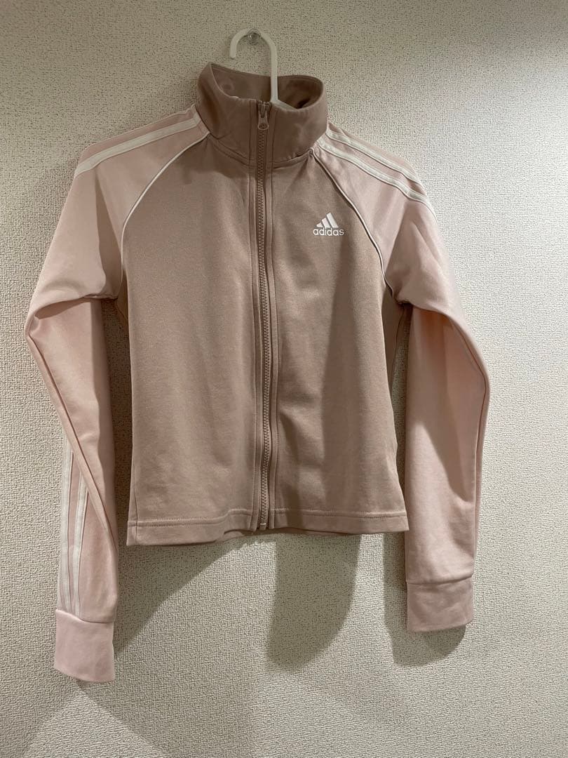 adidas トラックスーツ　EVE06 IC0391