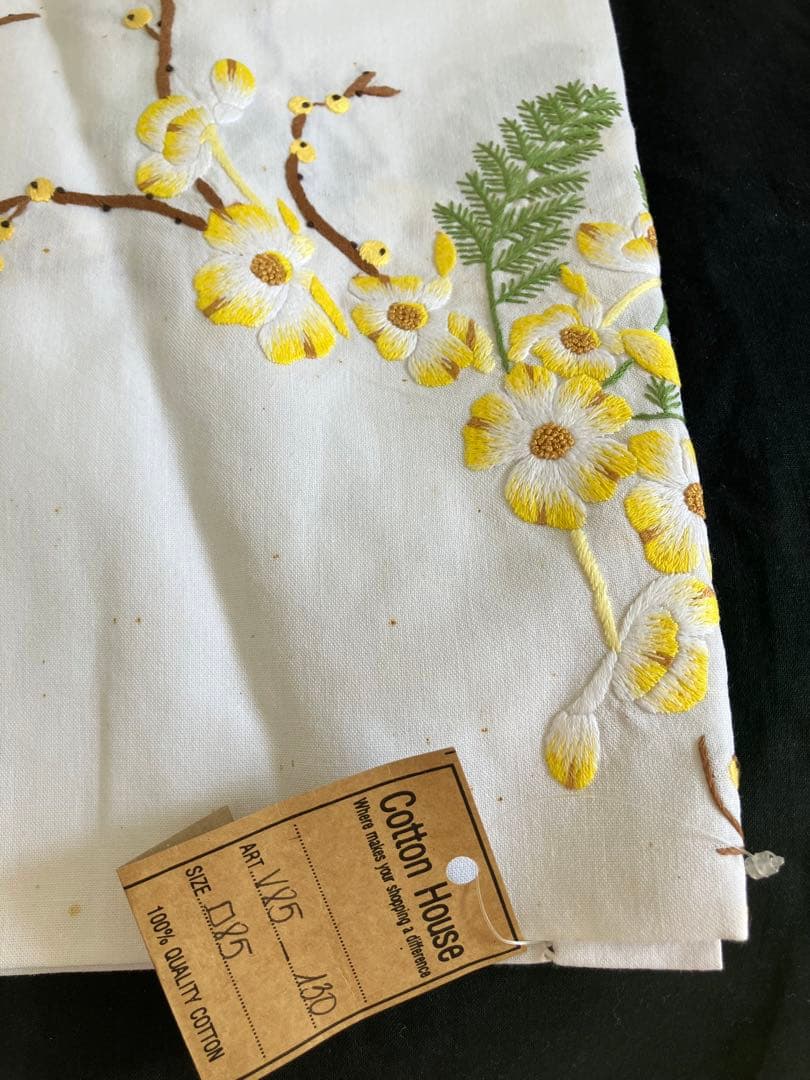 刺繍テーブルクロス　85x85cm