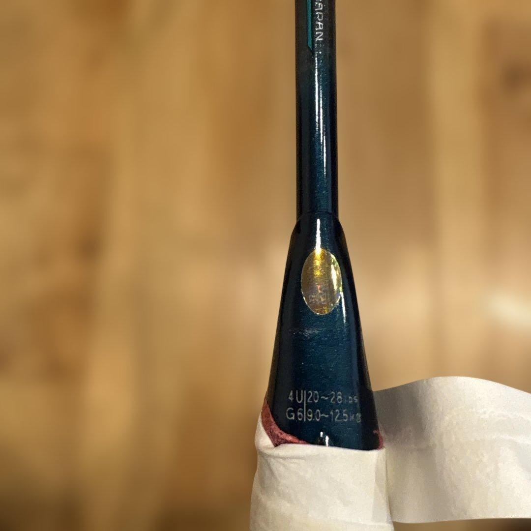 YONEX ナノフレア800プロ（NANOFLARE 800 PRO）　4UG6