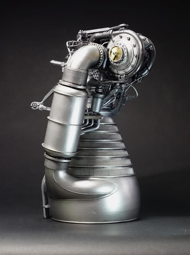 ロケットダイン社製 H-1 ロケットエンジンモデル完成品