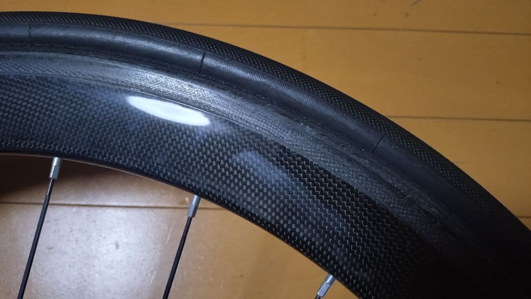 リア：中華カーボン　フロント：SHIMANO WH-7701　チューブラー