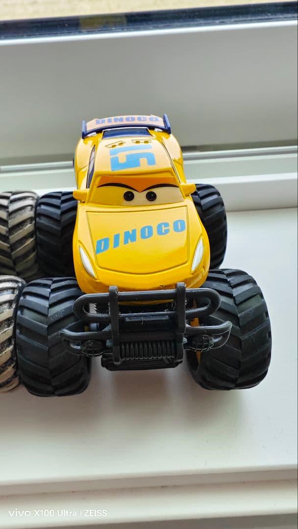 新品　カーズ　ミニカー　モンスタートラック　４点セット　箱無し