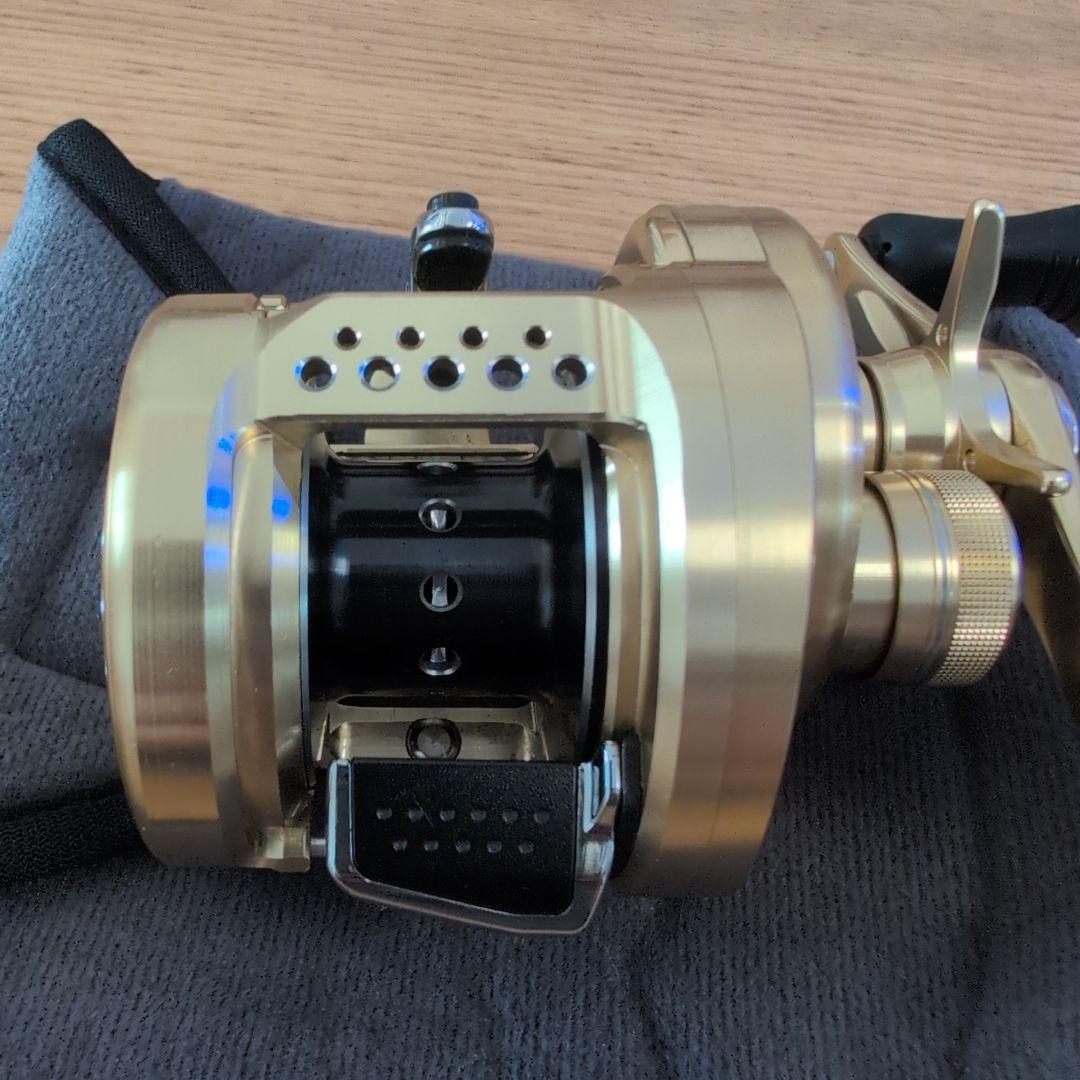 【美品】シマノ SHIMANO CALCUTTA CONQUEST 200