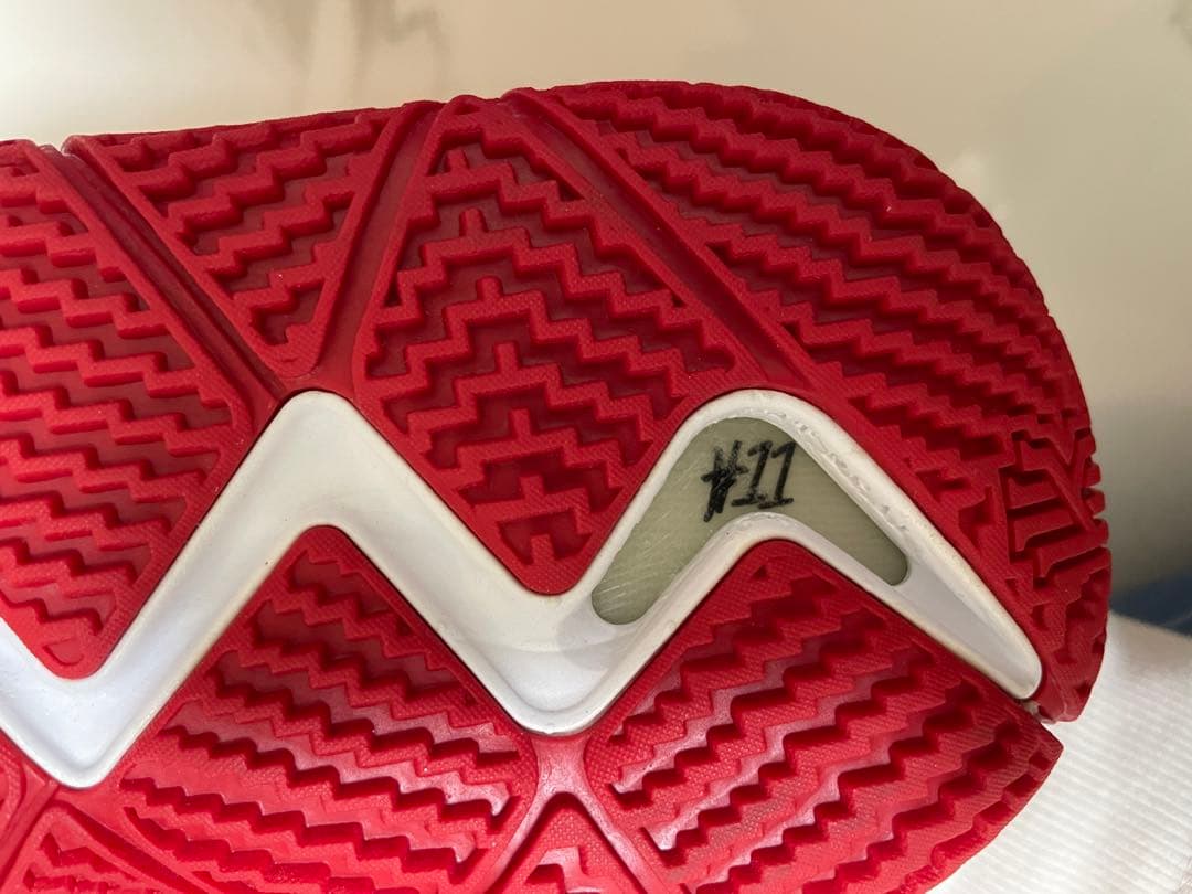 再値下げしました！カイリー4モデル　NIKEid オールレッド　25cm